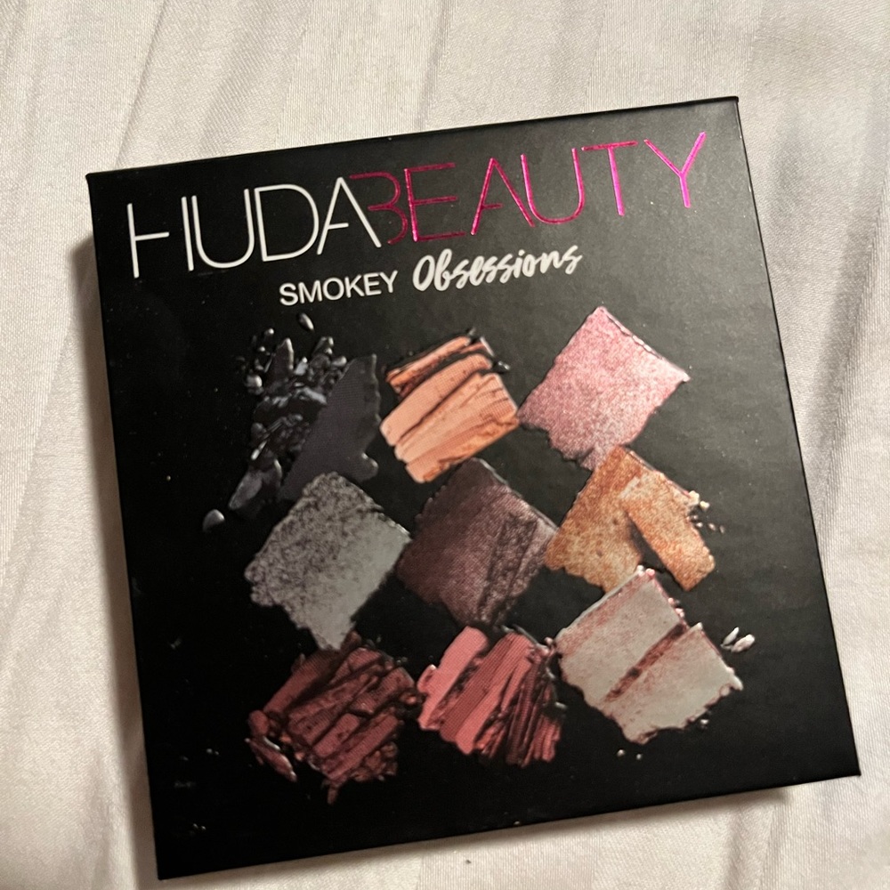 Huda Beauty Eyeshadow Palette